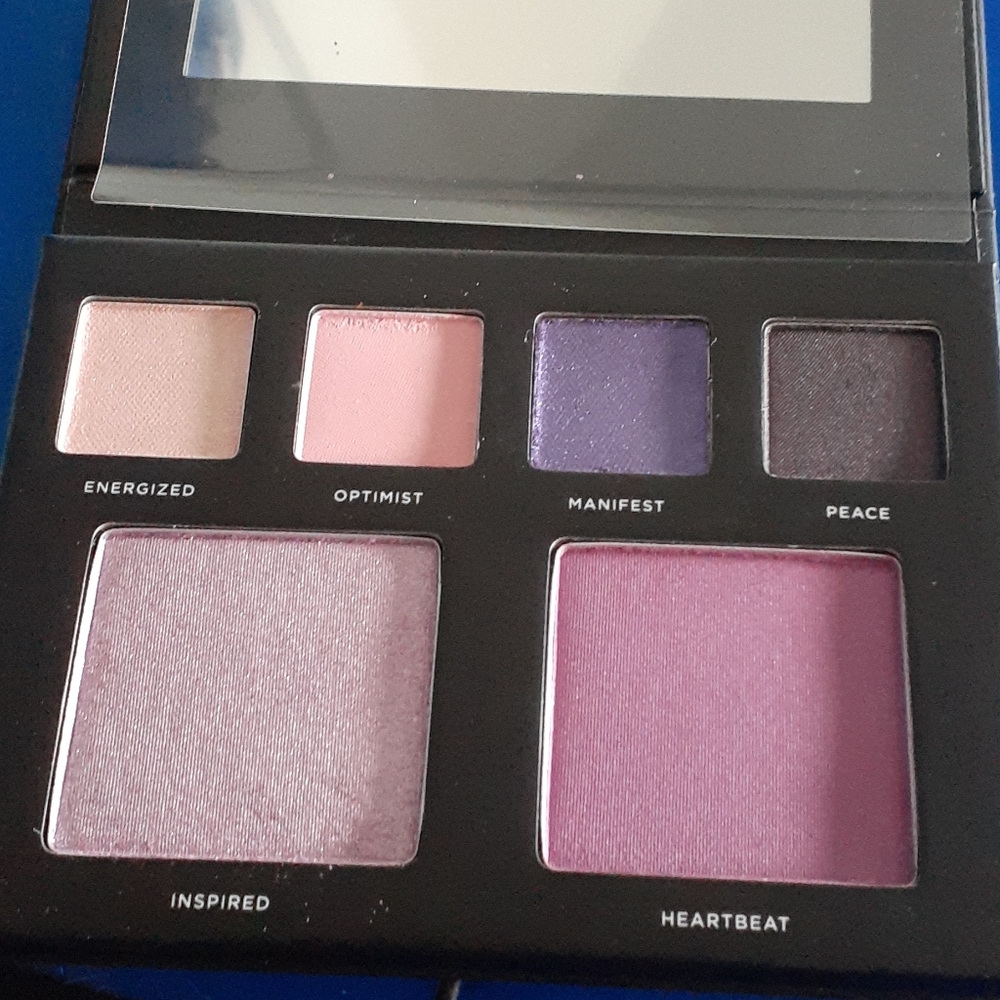 Eye shadow & blush in 1 palette number 21.. (New)